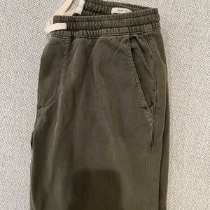 Marine Layer Saturday Slim Fit Pant Men’s Medium Olive. Never worn